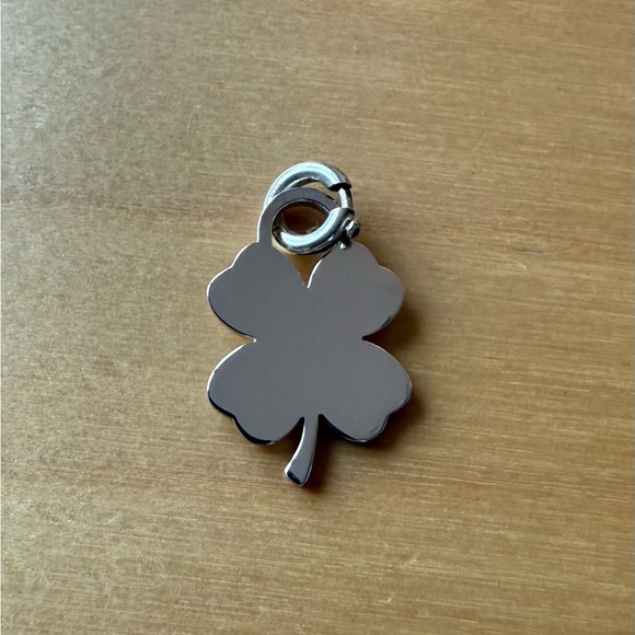 Tiffany & Co. silver four-leaf clover pendant, Never Worn - Picture 2 of 3